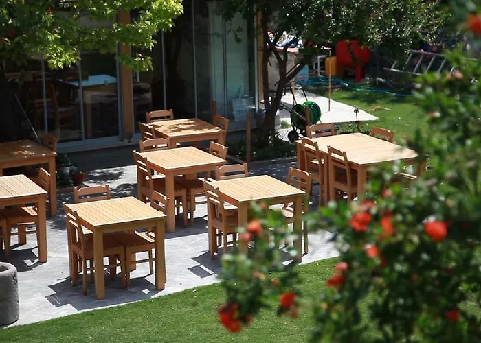 Rota Otel & Restaurant ホテル カラブルン